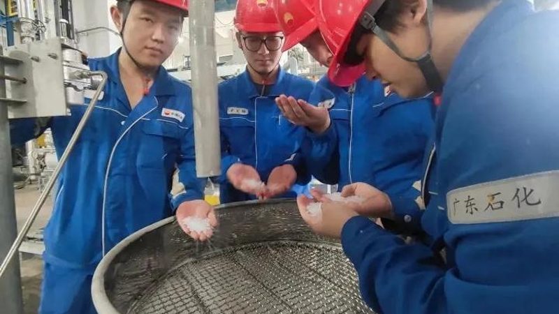 从环保性能来看，有机化工原料和精细化工各有优劣。以下是对两者环保性能的对比：